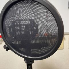 高品質な収録環境を実現する多機能マイクスタンド/ライト/スマホホルダーセットの画像