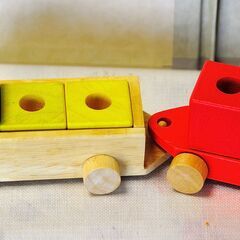 美品 河合楽器の木のおもちゃ  おまけの汽車付 小ピース3個欠品の画像