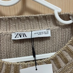 zara メタリックゴールド　ニットの画像