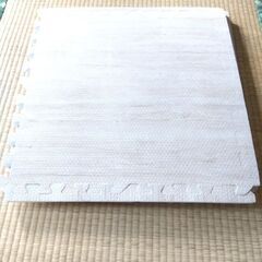 ニトリクッションマット四枚セットの画像