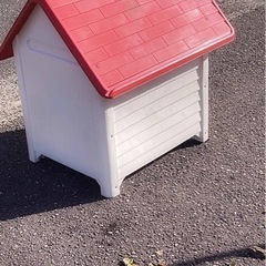 犬小屋 プラ系の樹脂性の画像