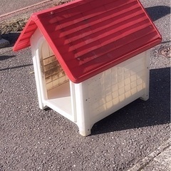 犬小屋 プラ系の樹脂性の画像