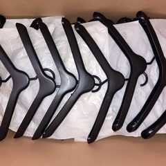 未使用ハンガー70本➕中古50本は40センチ巾　回転ネックの画像