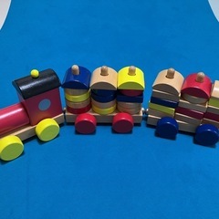 積み木の機関車(2歳以上)