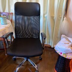 状態の良い丈夫なオフィスチェア。の画像