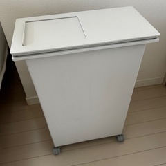 無印良品 フタとキャスター付きゴミ箱の画像
