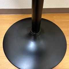木製 丸型 バーテーブル 黒脚タイプ の画像