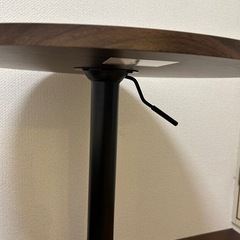 木製 丸型 バーテーブル 黒脚タイプ の画像