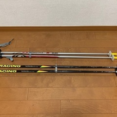 スキー板(ビンディング付)＋ストック  
２組の画像