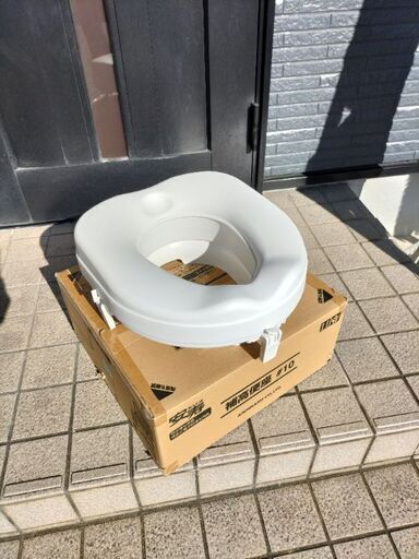 介護保険対応商品　新品未使用補高便座10cm