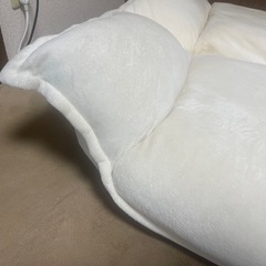 フルフラットにもなるソファの画像