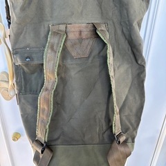 値下げ！陸軍ダッフルバッグ　2ストラップショルダータイプ　ビンテージ　野外　値下！キャンプ　非常持ち出し　カーキー　大容量の画像