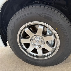 マッドクロスランドクルーザー300 スタッドレスアルミの画像