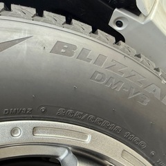 マッドクロスランドクルーザー300 スタッドレスアルミの画像