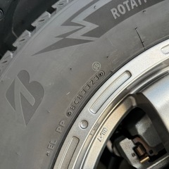 マッドクロスランドクルーザー300 スタッドレスアルミの画像