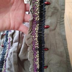 鈴付き　ビーズ刺繍ベストの画像