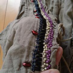 鈴付き　ビーズ刺繍ベストの画像
