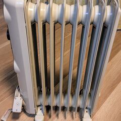 De'Longhi (デロンギ) オイルヒーター HJ0812 電気ヒーター ゼロ風暖房 静音 乾燥しにくい 表面温度約80℃ 24時間タイマー 安全プラグ [8-10畳] [ホワイト×ミディアムグレー] の画像