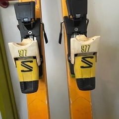 サロモンスキー板ビンディング付きの画像