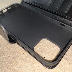 [格安]✨ 黒色 アイホン１２用携帯ケースの画像