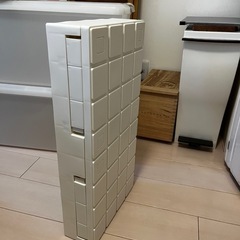 ホワイト　折りたたみコンテナの画像