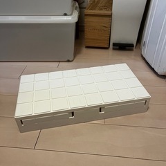ホワイト　折りたたみコンテナの画像