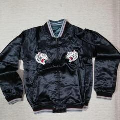 リバーシブルのスカジャン