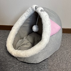 猫のドームベッド
の画像