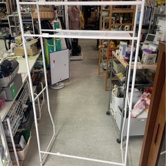 ランドリーラック　伸縮可能　洗濯機上ラック ランドリー収納 中古品 ③の画像