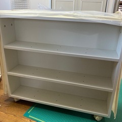 押し入れに入れられる漫画ラック