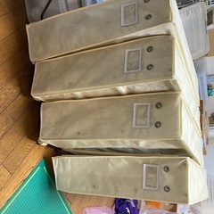 押し入れに入れられる漫画ラックの画像