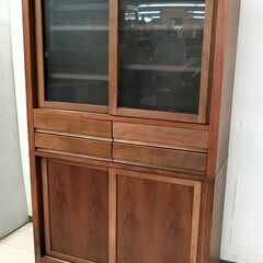 食器棚　ガラス薄曇り　ブラウン　足元ひび割れ有　側面に傷み有