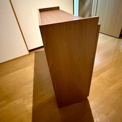 扉付きの棚の画像
