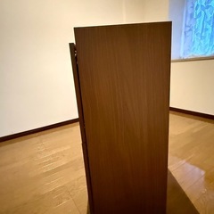 扉付きの棚の画像
