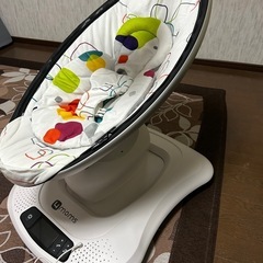4moms 電動バウンサー ホワイト・マルチカラーの画像