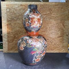 【愛品倶楽部柏店】伊万里焼 伊萬里 唐草花文 唐獅子牡丹図 瓢箪型 飾り壺の画像