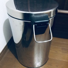 足踏みゴミ箱