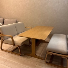 リビングでもダイニングでもつかえるテーブル・ソファチェア　無印良品　
