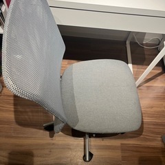 IKEA デスク(椅子付き)の画像