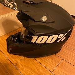 airoh 100% ヘルメットゴーグルセットの画像