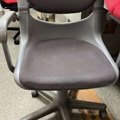 グレーのオフィスチェア