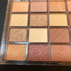 新品未使用　アイシャドウパレットの画像