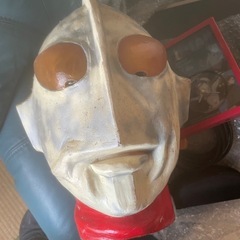ウルトラマン　頭　デカい