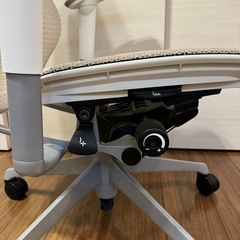 バロン エクストラハイバック 可動ヘッド可動肘 座メッシュ ホワイト（CP81MW FEH3）の画像