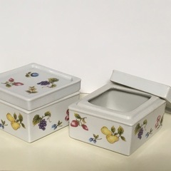 ひし形　蓋付き陶器　2個