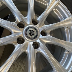 【最終値下げ】17インチアルミスタッドレスタイヤの画像