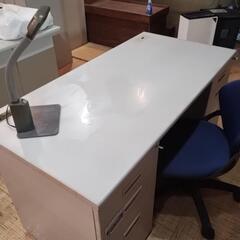 オフィス用　机　イス　電気スタンド　セット　鍵付き