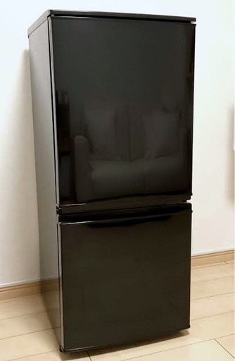 (送料無料) 2019年 極美品 冷蔵庫 SHARP 137L 霜取り不要 ブラック
