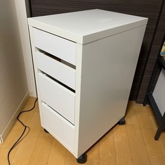 【無料】IKEA：MICKE 引き出しユニット キャスター付きの画像