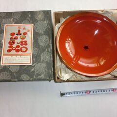 ★根来塗(ねごろ塗）　菓子鉢画像１（根来塗は下地に黒を使い上塗り...